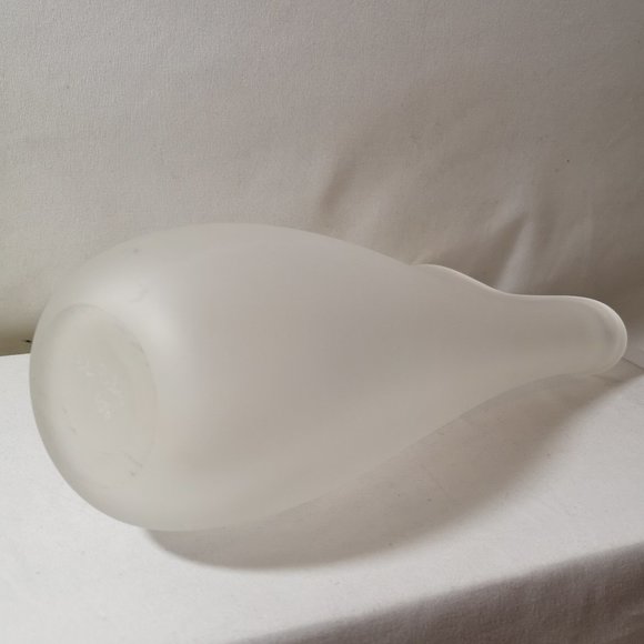 Large Unique & Beautiful Artist Signed Frosted Glass Vase w Pinched Design - Picture 5 of 6